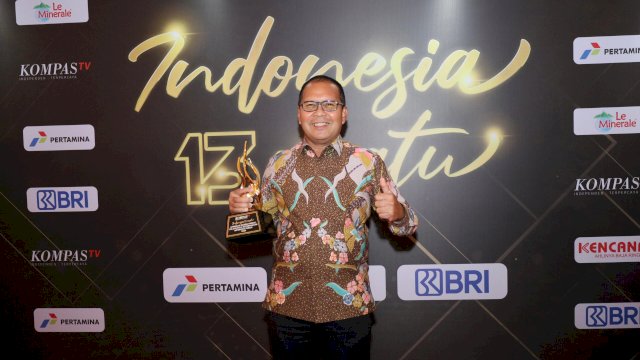 Danny Pomanto Terima Penghargaan dari Kompas TV sebagai Kota Terbaik Dalam Pelayanan dan Keterbukaan Informasi Publik