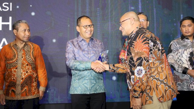 Dua Pekan, Danny Pomanto Borong Tiga Penghargaan Media Nasional Sekaligus