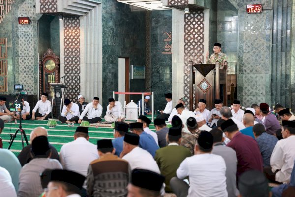 Danny Pomanto Maulid Bareng Pengurus dan Jemaah Masjid Al-Markaz