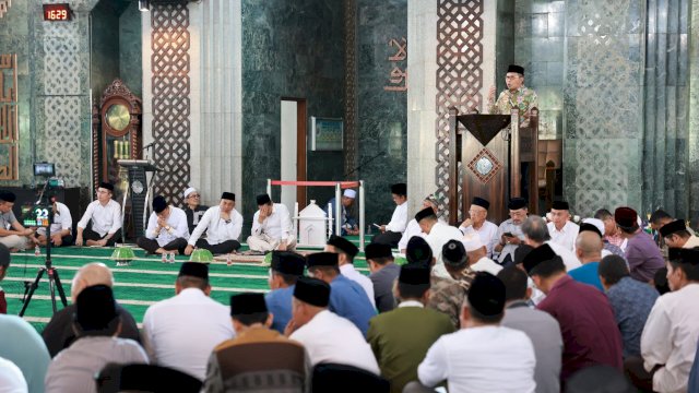 Danny Pomanto Maulid Bareng Pengurus dan Jemaah Masjid Al-Markaz