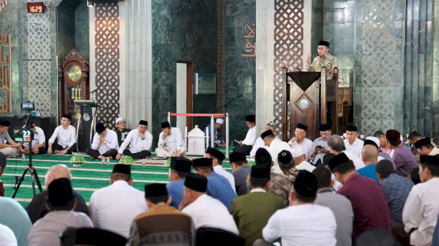 Danny Pomanto Maulid Bareng Pengurus dan Jemaah Masjid Al-Markaz