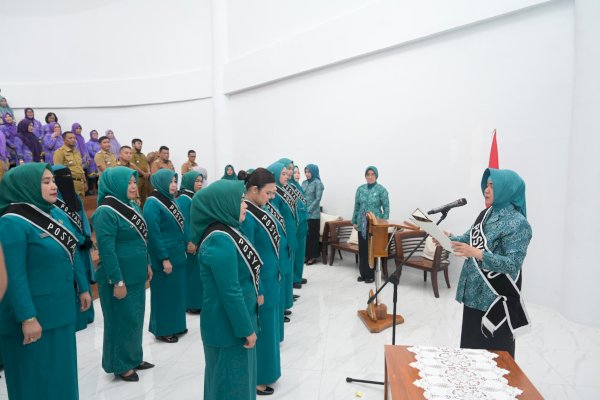 Indira Yusuf Ismail Kukuhkan 14 Ketua Pembina Posyandu Kecamatan Se-Kota Makassar