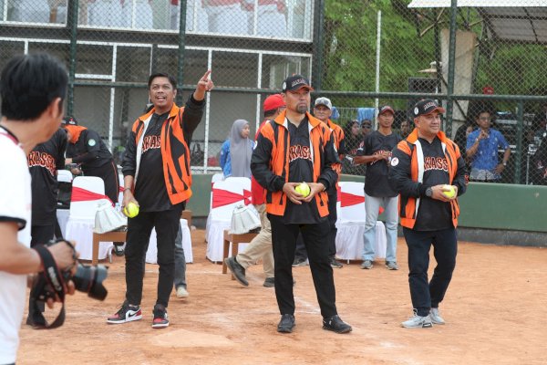 Pjs Wali Kota Makassar Resmi Buka Kejuaraan Softball Cup Tingkat Pelajar SMP