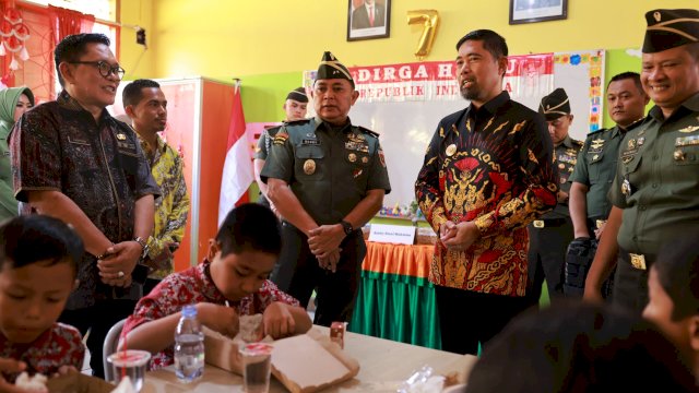 Pjs Wali Kota Arwin Azis Apresiasi Program Hasanuddin Peduli Anak Sekolah di Makassar