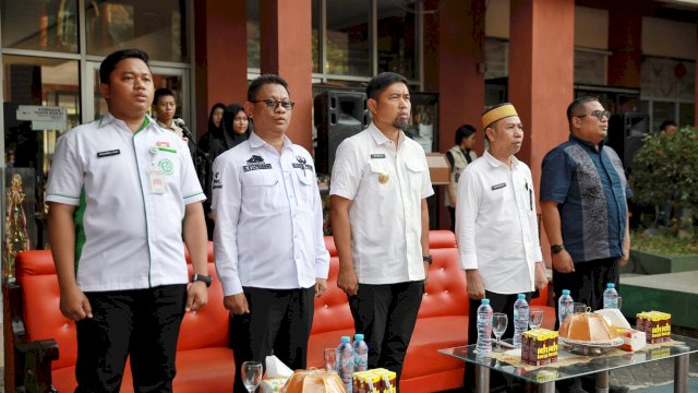 Pjs Wali Kota Arwin Azis Bakar Semangat Siswa-siswi Lomba Tata Upacara dan Baris-berbaris di SMAN 2 Makassar