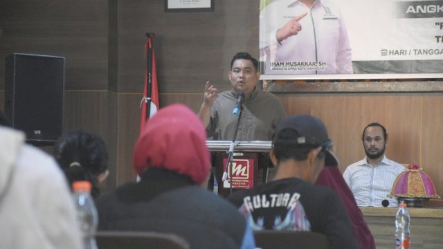 Iman Musakkar Berikan Edukasi Terkait Pentingnya Bayar Retribusi Sampah