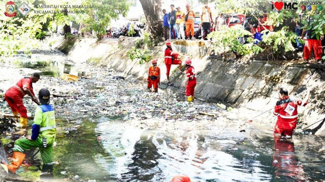 Camat Mamajang Pimpin Sabtu Bersih di Kanal Marinda