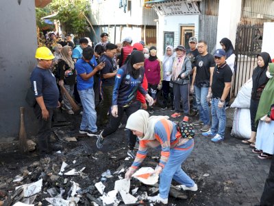 Pemkot Makassar Hadir Pulihkan Lingkungan Pasca-Kebakaran Jalan Laiya Lewat Sabtu Bersih