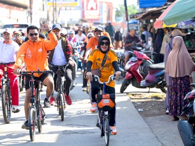 Calon Wali Kota Indira Yusuf Ismail, Kampanyekan Hidup Sehat Dengan Bersepeda Santai