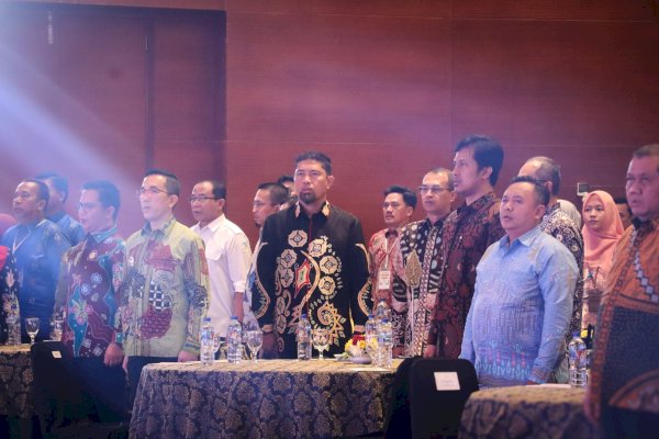 Pjs Wali Kota Makassar Terima Penghargaan Pentaloka Nasional ADINKES 2024 untuk Implementasi Kawasan Tanpa Rokok (KTR)