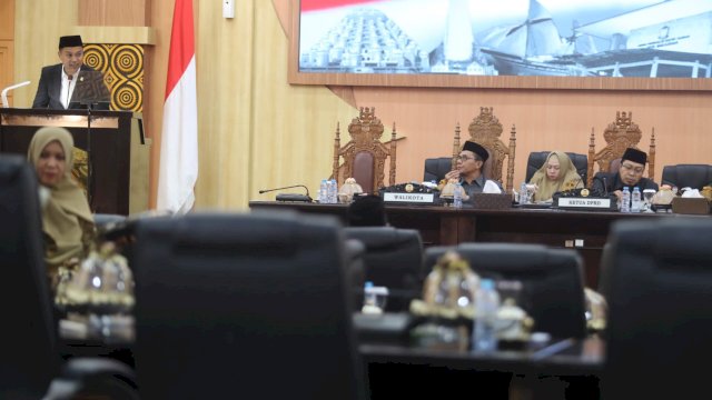 PJ Sekda Kota Makassar Hadiri Rapat Paripurna Tentang Pemandangan Umum Fraksi