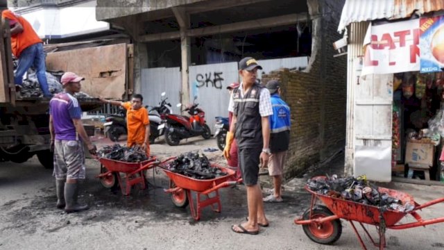 Sabtu Bersih, Satgas Kebersihan Kecamatan Ujung Tanah Sasar Kelurahan Cambaya