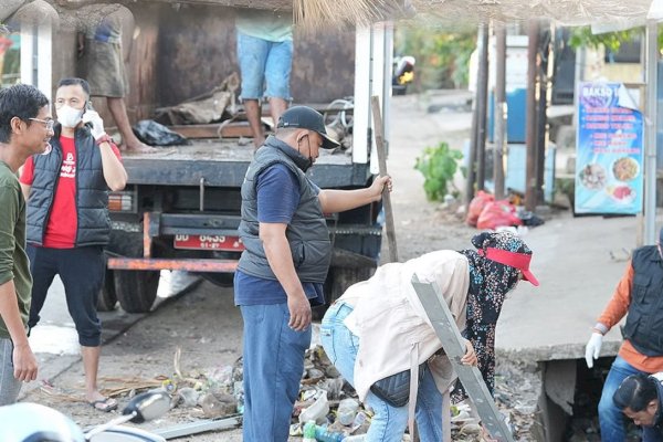 Jajaran Bapenda Makassar Gelar Sabtu Bersih di Jalan AMD Borong Jambu