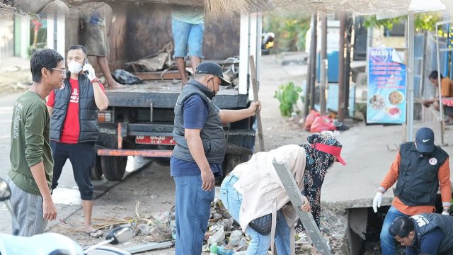 Jajaran Bapenda Makassar Gelar Sabtu Bersih di Jalan AMD Borong Jambu