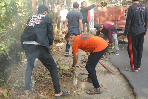 Jajaran Bapenda Makassar Gelar Sabtu Bersih, Sasar Kanal Waduk Tunggu