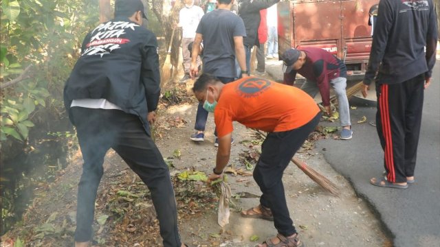 Jajaran Bapenda Makassar Gelar Sabtu Bersih, Sasar Kanal Waduk Tunggu