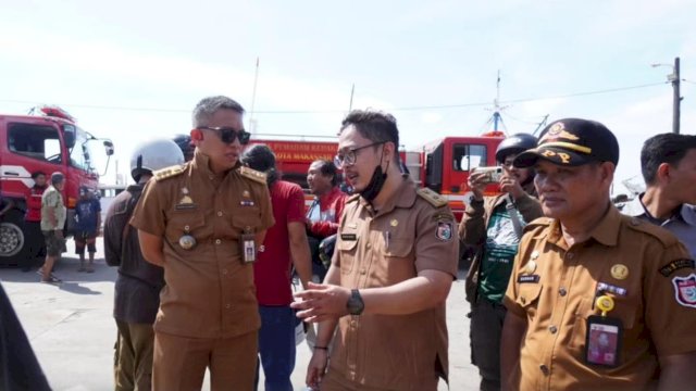 Camat Ujung Tanah Turun Langsung di Lokasi Kebakaran Barukang