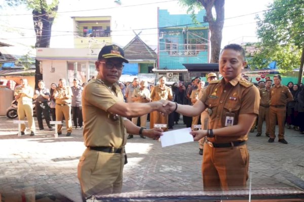 Camat Ujung Tanah Beri Reward Kepada Kelurahan Ujung Tanah Atas Tercapainya 100% Penagihan PBB