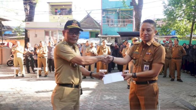 Camat Ujung Tanah Beri Reward Kepada Kelurahan Ujung Tanah Atas Tercapainya 100% Penagihan PBB