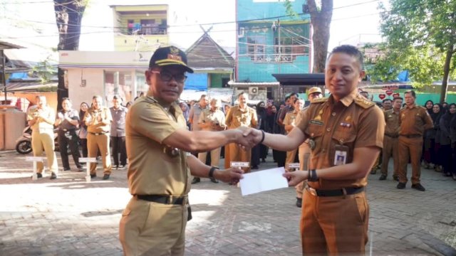 Camat Ujung Tanah Beri Reward Kepada Kelurahan Ujung Tanah Atas Tercapainya 100% Penagihan PBB