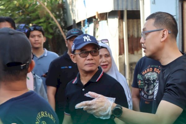 Sabtu Bersih di Lorong Gaddong, Kepala Bappeda Makassar Ikut Serta Membersihkan