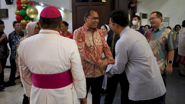 Tunjukkan Toleransi dan Kebersamaan pada Momentum Natal, Danny Pomanto Hadiri Open House Keuskupan Agung Makassar