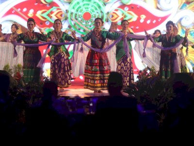 Tari Makkareso Filosofi Semangat Kerja Awali Refleksi Akhir Tahun 2024 Pemkot Makassar