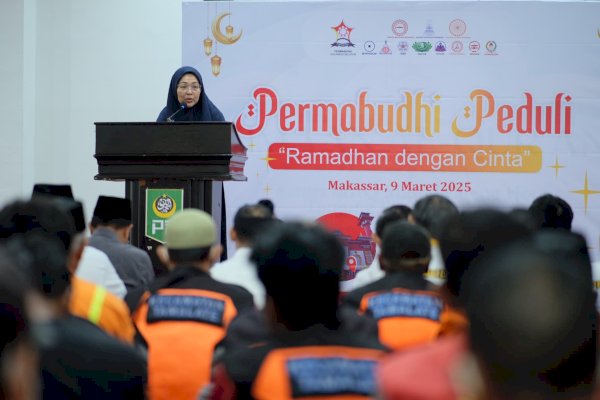 Aksi Ramadan dengan Cinta, Melinda Aksa dan Permabudhi Sulsel Salurkan Sembako ke Petugas Kebersihan