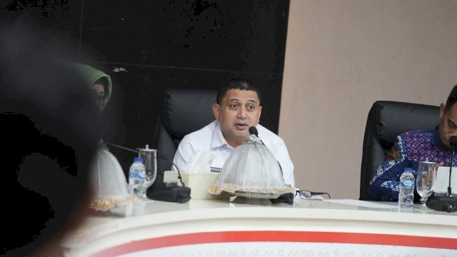 Jaga Estetika Kota, Pemkot Makassar Bakal Tindak Tegas Oknum yang Paku Hingga Pasang Reklame di Pohon