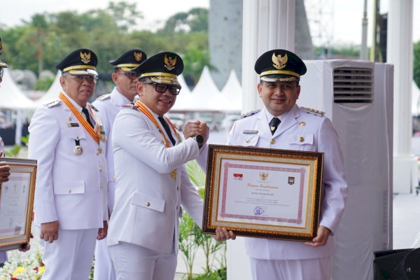 Kota Makassar Raih PPD Kategori Kinerja Tinggi di Puncak Hari OTDA XXIX