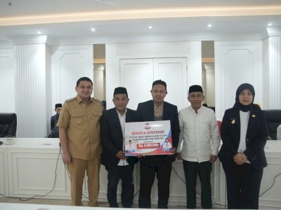 Munafri-Aliyah Serahkan Langsung Bonus Kepada Kafilah STQH 2025
